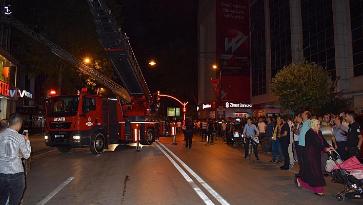 Otel yangını korkuttu 