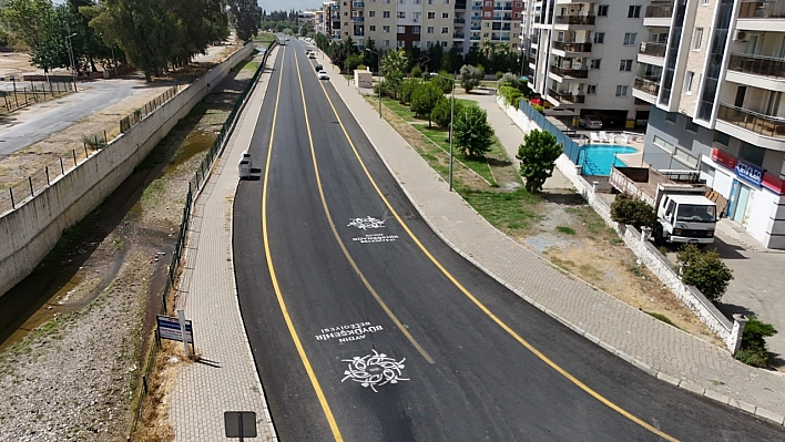 Efeler Cumhuriyet Caddesi'ni yeniledi