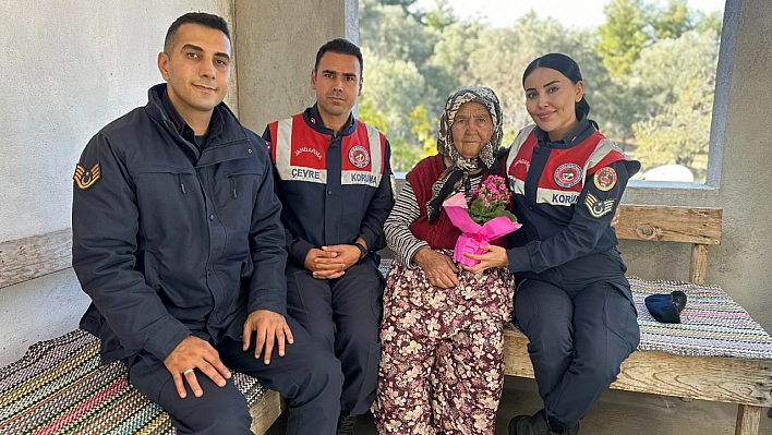 Aydın jandarması şehit öğretmen Sarısaç'ı unutmadı