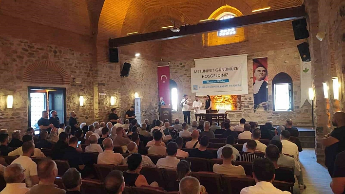 Bağımlılıklarını yenen bireyler mezuniyet coşkusunu yaşadı