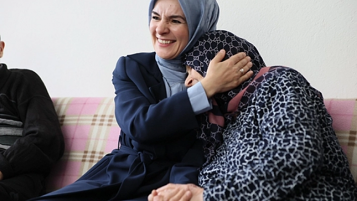 Bakan'dan 70 yıllık evli çifte ziyaret