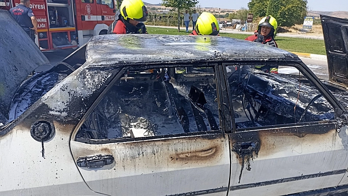 Balıkesir'de LPG'li araç yol ortasında yandı
