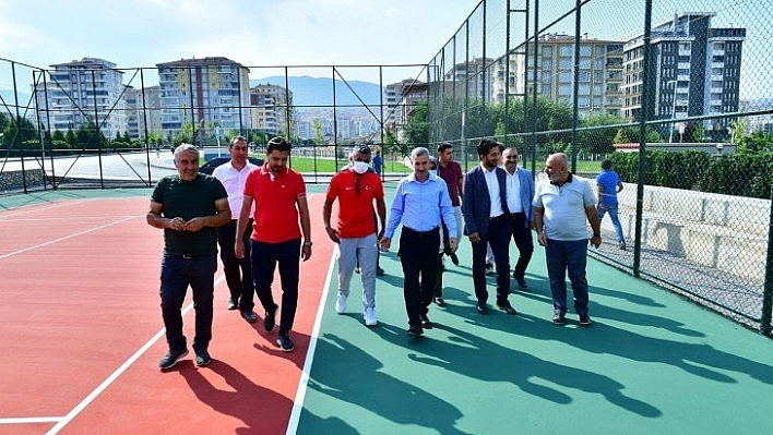 Spor tesislerini inceledi