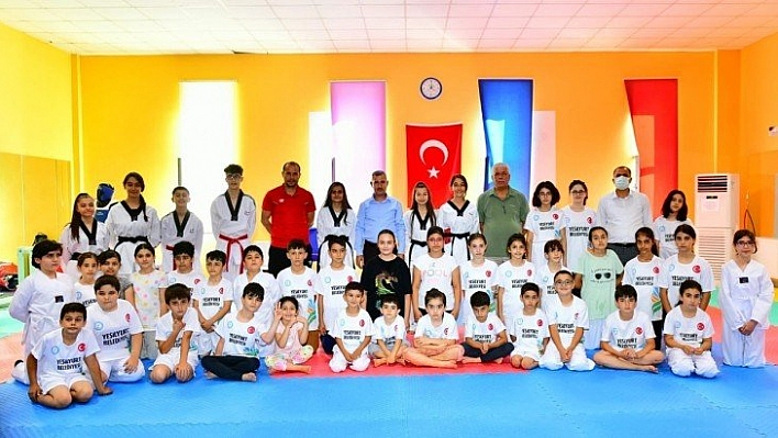 Sportif kursları ziyaret etti