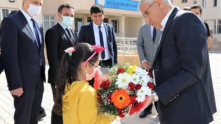 Kapımız da gönlümüz de sonuna kadar açık