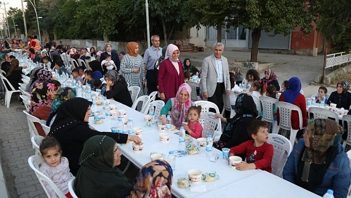 Başkan Güder iftarını Hanımınçiftliği'nde açtı