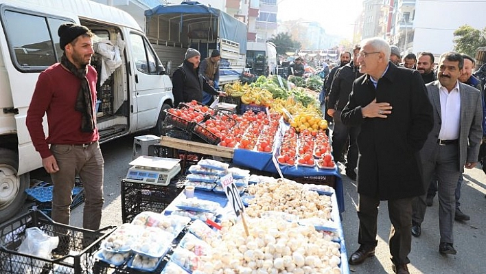 Pazarcı esnafının sorunlarını dinledi