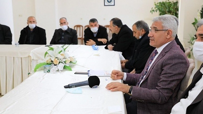 Muhtarların taleplerini dinledi
