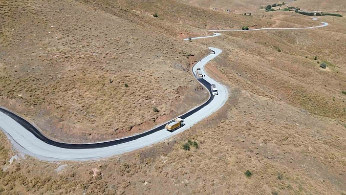 Malatya'da çalışmalara bir yenisi eklendi: 5 kilometrelik yol kısa sürede tamamlandı