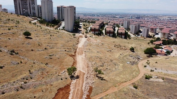 Yol açma çalışmaları sürüyor