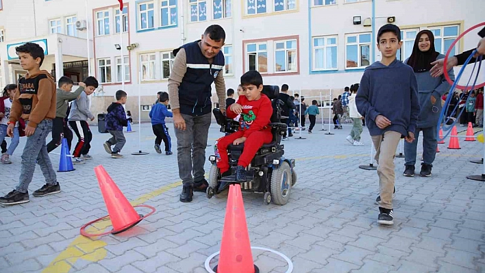 Çocuklar Şenlikte Coştu! Badminton, Mini Golf ve Dartla Dolu Bir Gün