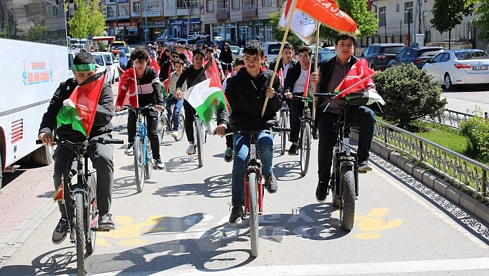 Bayburt'ta gençler Filistin için pedal çevirdi