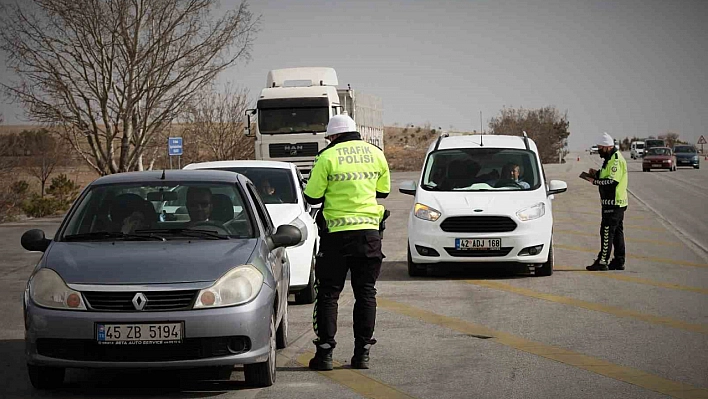 Bayram yolcularına hayati 'yol hipnozu' uyarısı