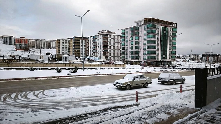 Besni'de kar ve tipi etkili oldu