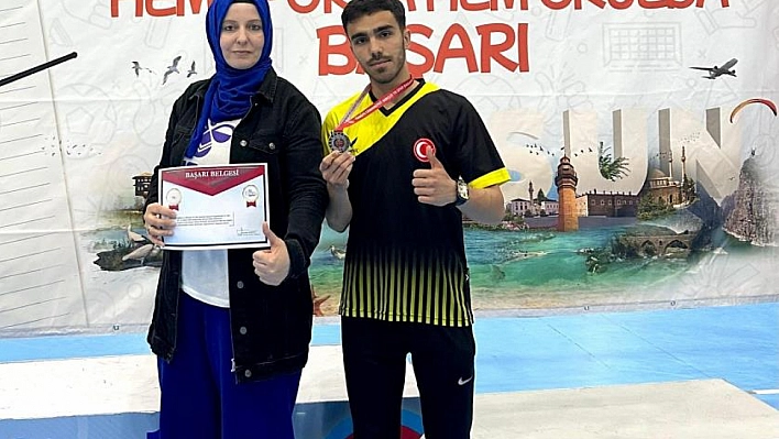 Bilek güreşinde Türkiye 2'ncisi oldu