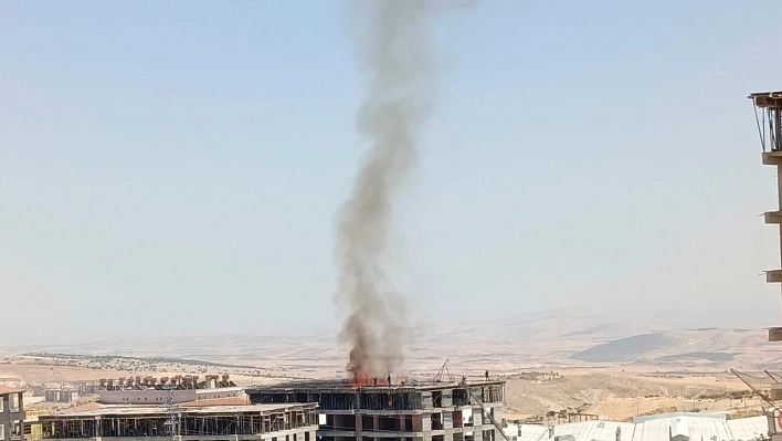 Bina inşaatında çıkan yangın korkuttu
