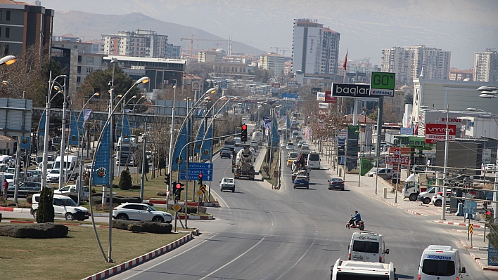 Binlerce Araç Yollarda: Malatya'nın Trafiği Yüzde 8 Arttı!