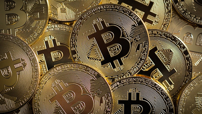 Bitcoin'in Tahtı Sallandı 24 Saatte 1 Trilyon 840 Milyar Dolarlık Kayıp!