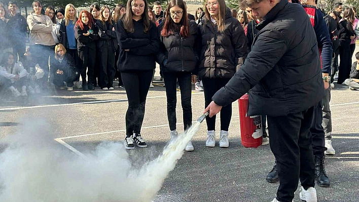 Öğrencilerine yangın eğitimi