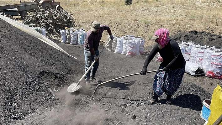 Sıcağa rağmen üretime devam ediyorlar