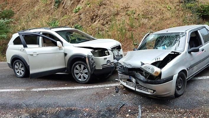 Bursa'da Feci Kaza : 2 Yaralı