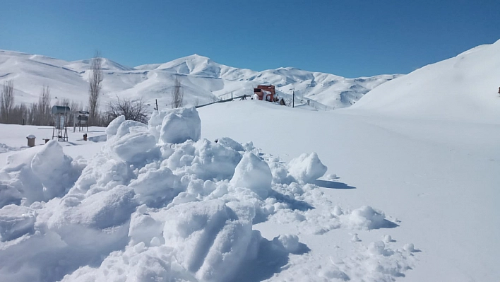 Büyükşehir Kara Saplandı: 27 km Uzaklıktaki Yollar Açılamadı!