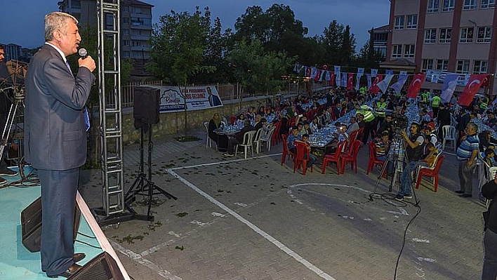 Aşağıbağlar'da iftar