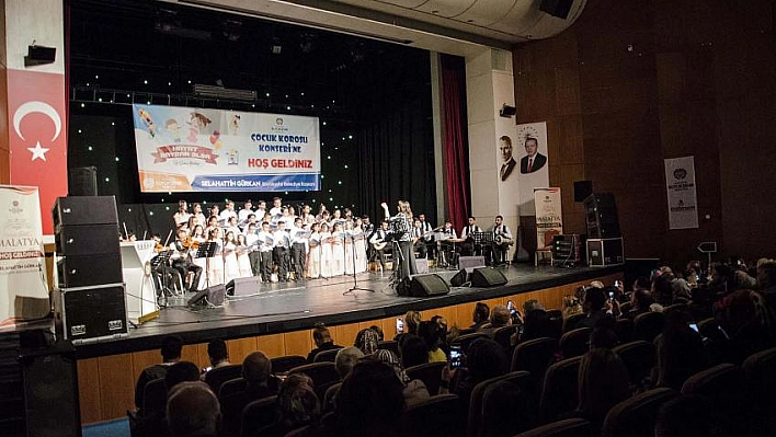 Çocuk korosu coşturdu
