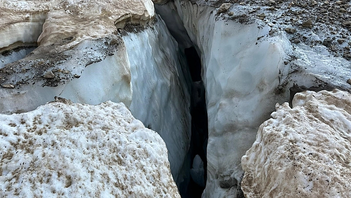 Buz kırıldı içine düştüler