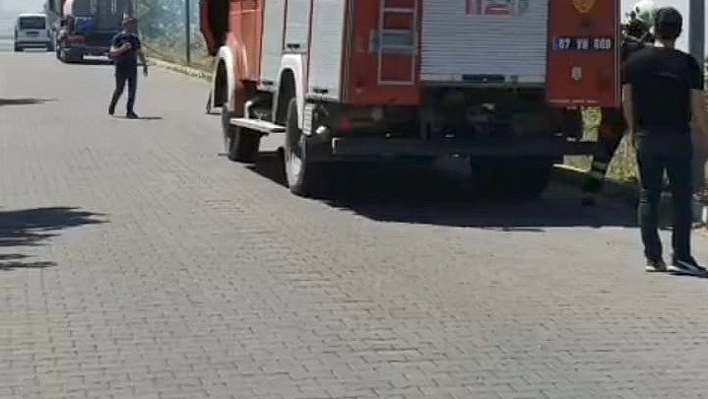 Çaycuma'da örtü yangını korkuttu