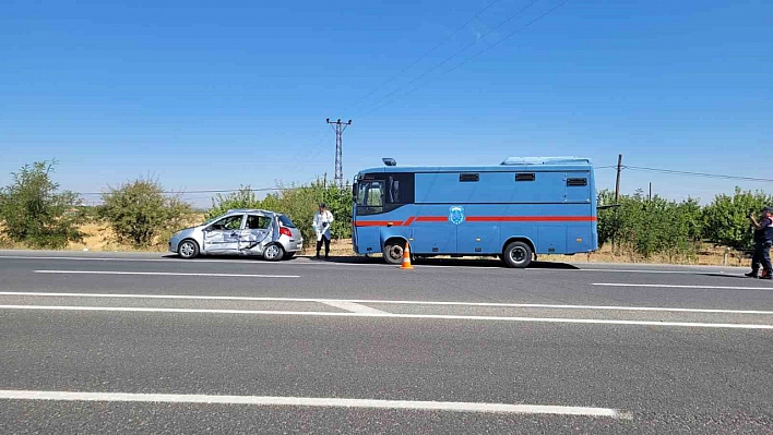 Cezaevi nakil aracına çarptı 1 ölü