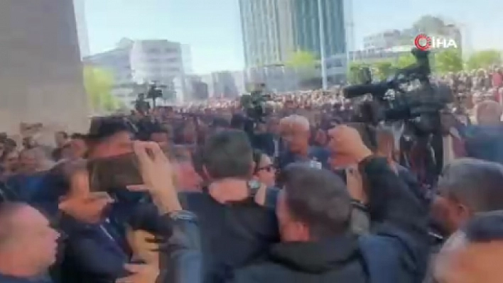CHP Genel Başkanı Özgür Özel'e saldırı