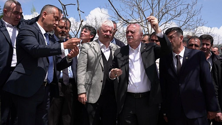 Çiftçinin umudu dondu: Bayraktar afetin boyutlarını açıkladı
