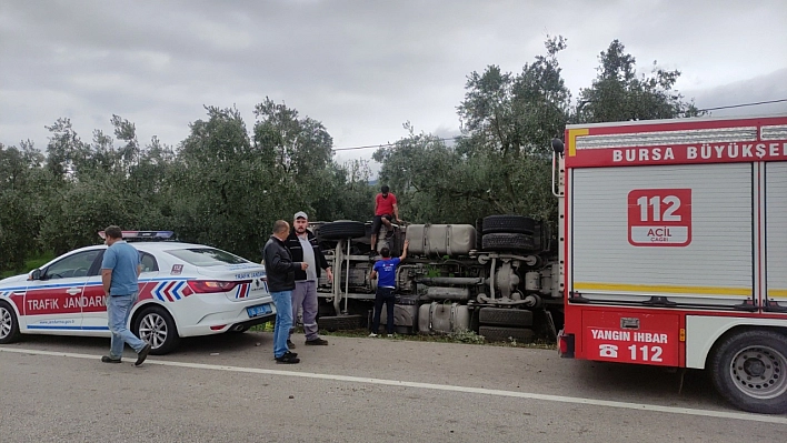 Çimento Yüklü Tanker Devrildi