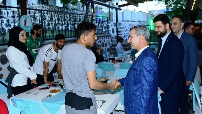 Çınar, şampiyon takımı iftarda ağırladı