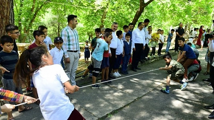 Çocukların piknik sevinci