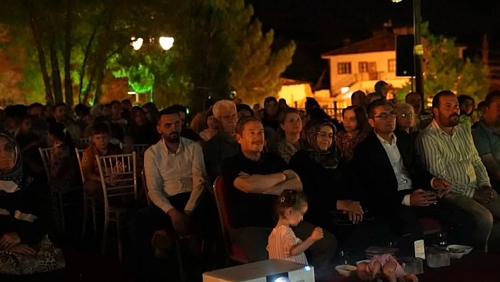 Darende'de yazlık sinema keyfi başladı