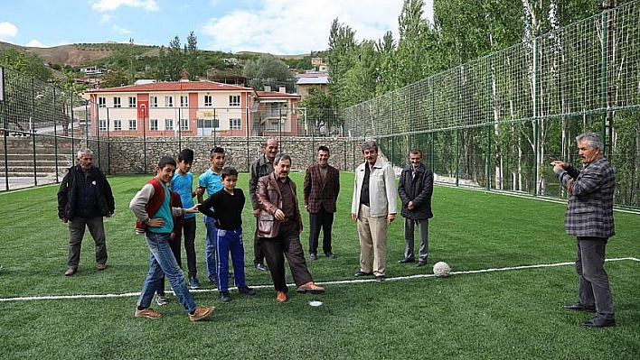 Darende'ye 6 yeni sentetik çim saha 