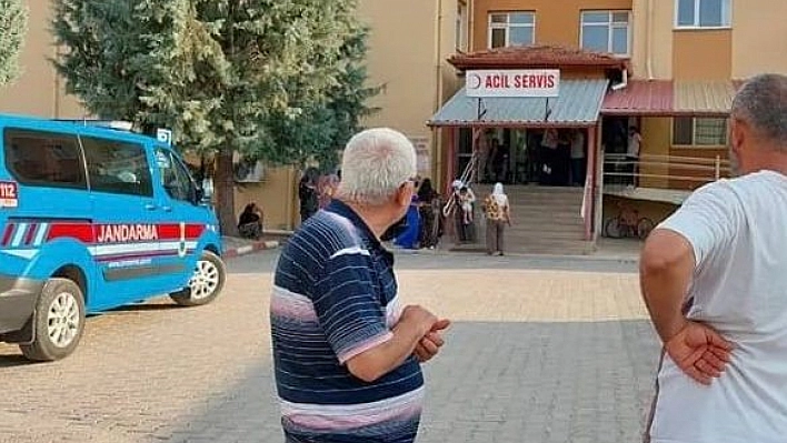 Mermer kesme makinesine sıkışarak öldü