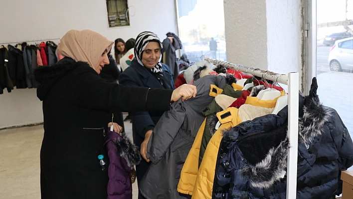 Deprem bölgesindeki çocuklara yardım