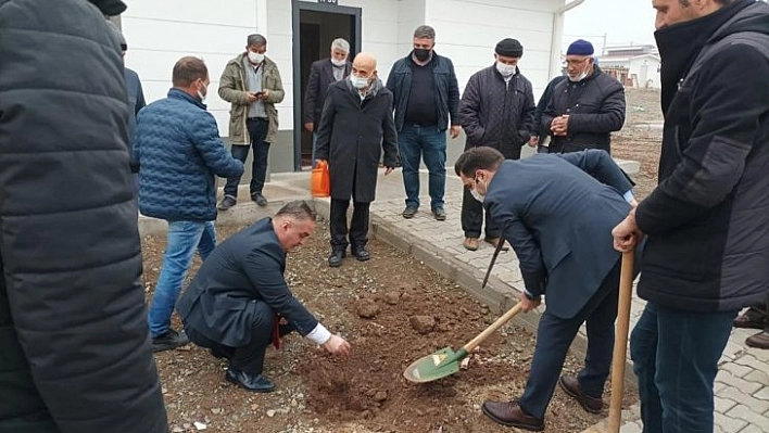 Deprem konutları yeşillendirildi