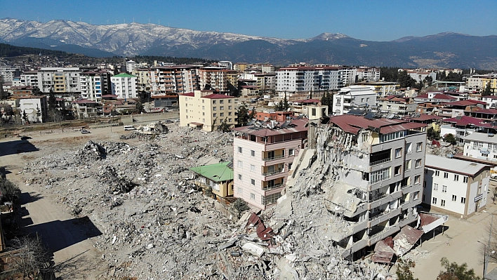 Depremde yıkılan bina ile ilgili şok iddia