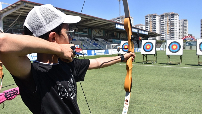 Depremin izleri sporla siliniyor