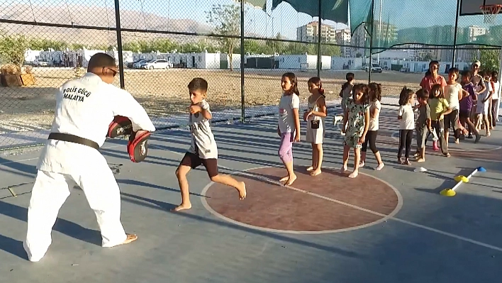 Depremzede çocuklara karate eğitimi