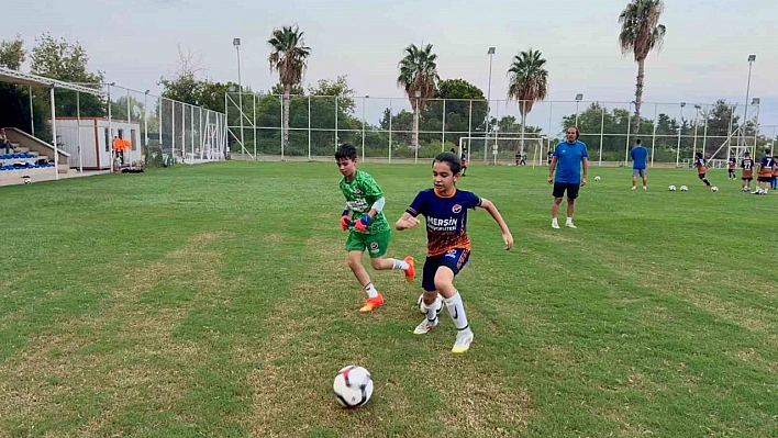 Depremzede Osman, futbol sayesinde yeniden hayata tutundu