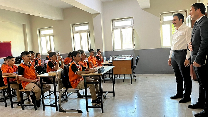 Dicle'de yeni eğitim - öğretim yılının ilk ders zili çaldı