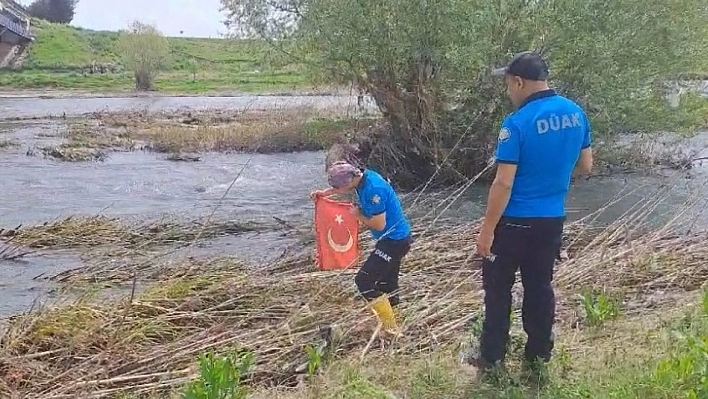 Ekibin 'Türk bayrağı' hassasiyeti