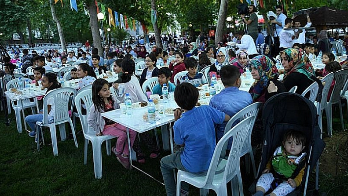 Yeşilyurt'tan meydan iftarı 