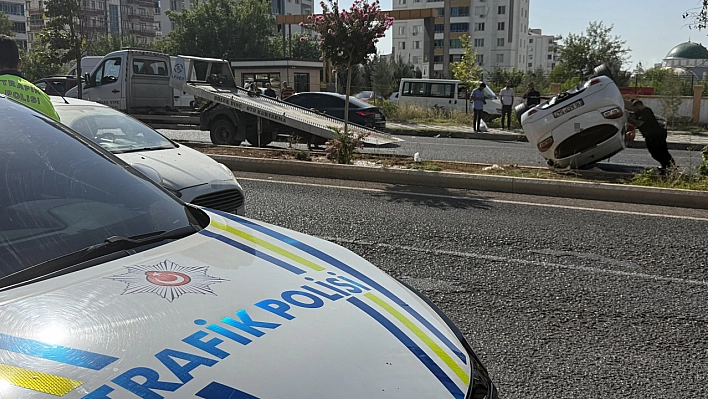 Diyarbakır'da iki otomobil çarpıştı: 1 yaralı