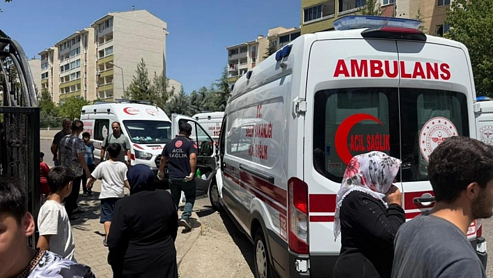 Diyarbakır'da korkutan yangın: Apartmanda mahsur kalanlar var...